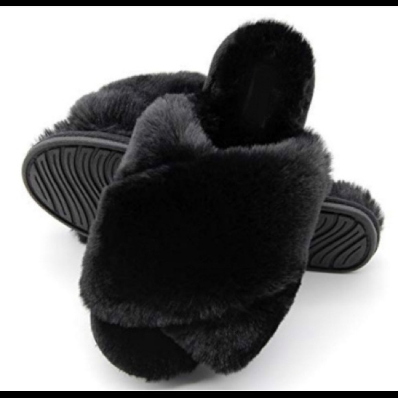 FamiPort Shoes - Black Faux fur cross band slippers